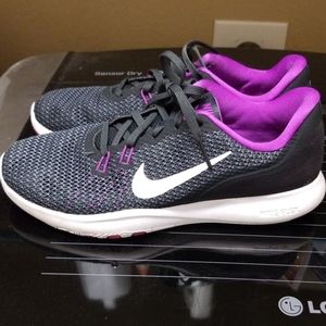 NIKE training shoes